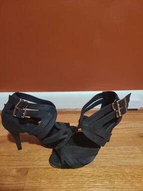 Burju dance shoe, size womens 6
